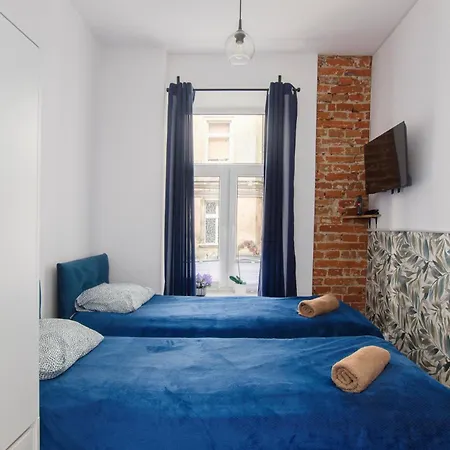 Centrum1 Pomorska 22 *